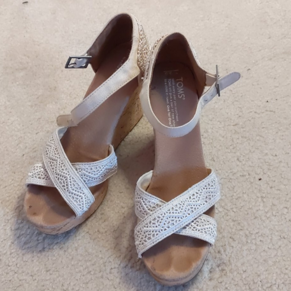 Tom's wedge sandals